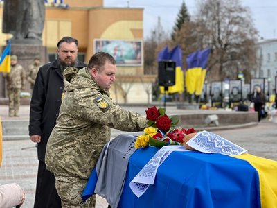 З 37-річним бійцем Денисом Сердюком попрощалися у Рівному З 37-річним бійцем Денисом Сердюком попрощалися у Рівному