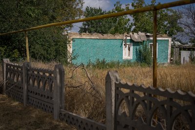 "Російські військові напивалися та шукали дівчат". Як у Високопіллі на Херсонщині пережили окупацію "Російські військові напивалися та шукали дівчат". Як у Високопіллі на Херсонщині пережили окупацію