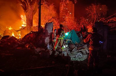 Наслідки ракетної атаки по Миколаєву: фоторепортаж Наслідки ракетної атаки по Миколаєву: фоторепортаж