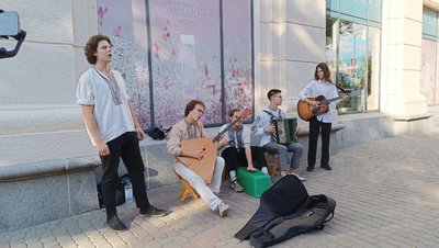 "Просуваємо український фольклор": як студенти та випускники коледжу створили гурт "Куми" у Полтаві "Просуваємо український фольклор": як студенти та випускники коледжу створили гурт "Куми" у Полтаві