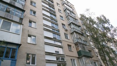 У трьох під’їздах багатоповерхівки замінили вибиті вікна на металопластикові У трьох під’їздах багатоповерхівки замінили вибиті вікна на металопластикові