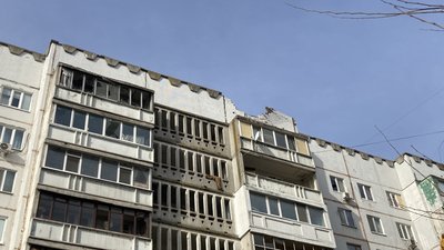 Дев'ятиповерхівка у Харкові, куди вночі влучив російський безпілотник Дев'ятиповерхівка у Харкові, куди вночі влучив російський безпілотник