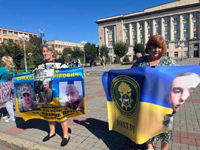 У Черкасах провели акцію на підтримку полонених та зниклих безвісти У Черкасах провели акцію на підтримку полонених та зниклих безвісти