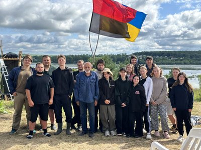 Помер археолог з Тернопільщини Богдан Строцень, спільне фото, археологи, студенти Помер археолог з Тернопільщини Богдан Строцень, спільне фото, археологи, студенти