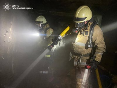 Пожежа в багатоповерхівці Житомира: у квартирі знайшли тіла двох людей Пожежа в багатоповерхівці Житомира: у квартирі знайшли тіла двох людей