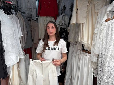 "Я найпопулярніша базарна баба": продавчиня з Бердичева про роботу на ринку, TikTok і моду "Я найпопулярніша базарна баба": продавчиня з Бердичева про роботу на ринку, TikTok і моду