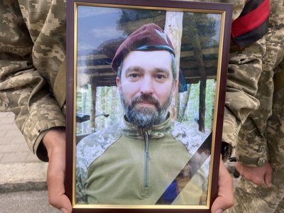 У Полтаві відкрили меморіальну дошку загиблому захиснику Сергію Грінці У Полтаві відкрили меморіальну дошку загиблому захиснику Сергію Грінці