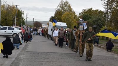 У громадах Кіровоградщини попрощалися з військовими-земляками У громадах Кіровоградщини попрощалися з військовими-земляками