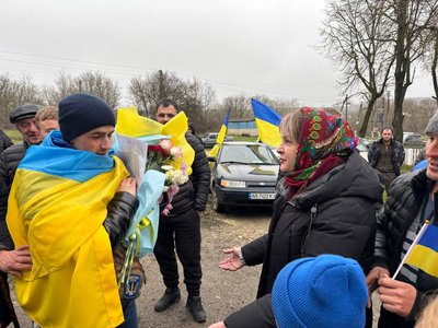 На Вінниччині зустріли захисника, який пробув у полоні понад три роки На Вінниччині зустріли захисника, який пробув у полоні понад три роки