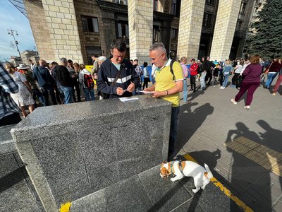 "Укрпошта" почала продавати благодійні марки "Пес Патрон" "Укрпошта" почала продавати благодійні марки "Пес Патрон"