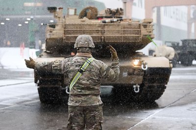 Танк M1A2 Abrams, на Балтійському контейнерному терміналі в Гдині 3 грудня 2022 Танк M1A2 Abrams, на Балтійському контейнерному терміналі в Гдині 3 грудня 2022
