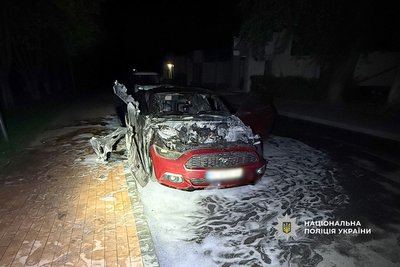 У Полтавській області невідомі підпалили три автомобілі У Полтавській області невідомі підпалили три автомобілі