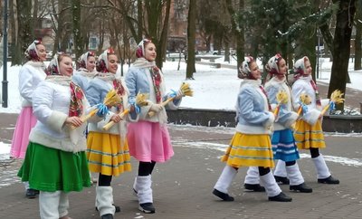 Танцювальний колектив виконав номер під час благодійного концерту Танцювальний колектив виконав номер під час благодійного концерту