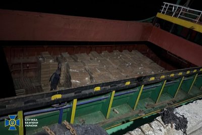 Контрабанда через Чорне море: в Одесі затримали підозрюваних у доставці дрона для терактів Контрабанда через Чорне море: в Одесі затримали підозрюваних у доставці дрона для терактів