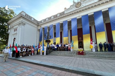 Підняття прапора та нові імена на Алеї Зірок: як в Одесі відзначають День міста Підняття прапора та нові імена на Алеї Зірок: як в Одесі відзначають День міста