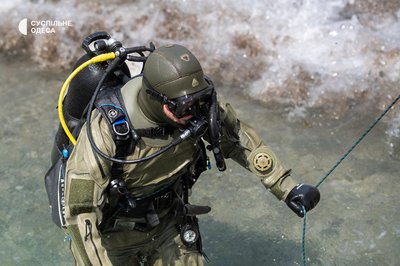 У повній темряві та на глибині: як тренуються військові водолази в Одесі У повній темряві та на глибині: як тренуються військові водолази в Одесі