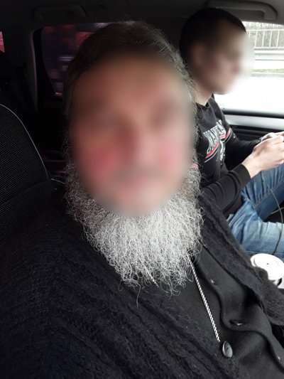 Біля Києва затримали священника, який не може поїхати до "спокійної" РФ через "шмутки"