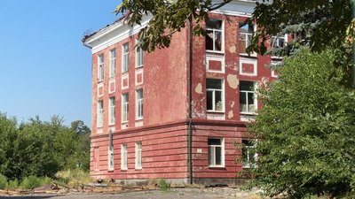 Пошкоджена будівля внаслідок російського обстрілу Слов’янськ Донецька область 30 липня 2025 рік Пошкоджена будівля внаслідок російського обстрілу Слов’янськ Донецька область 30 липня 2025 рік