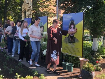 У селі на Черкащині відкрили пам'ятний стенд на честь загиблого захисника У селі на Черкащині відкрили пам'ятний стенд на честь загиблого захисника