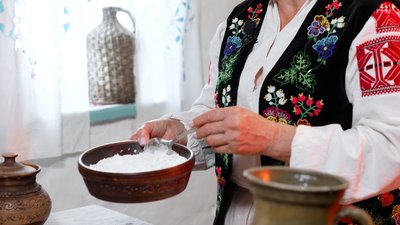"Кулінарний спадок": рецепт східних млинців і потравки від господині зі Злазного на Рівненщині "Кулінарний спадок": рецепт східних млинців і потравки від господині зі Злазного на Рівненщині