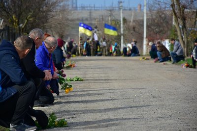 У Снігурівці попрощалися із загиблим воїном Миколою Базаркіним У Снігурівці попрощалися із загиблим воїном Миколою Базаркіним