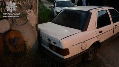 22-річний водій у стані алкогольного спяніння наїхав на електропідстанцію у Чернігові 22-річний водій у стані алкогольного спяніння наїхав на електропідстанцію у Чернігові
