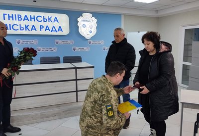 Захиснику Вітчизни» (посмертно) нагороджено Дмитра Крамничного Захиснику Вітчизни» (посмертно) нагороджено Дмитра Крамничного
