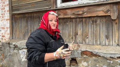 "Прокляну кістки й кров, хто це робить": жителі Новгорода-Сіверського про атаку РФ, яка тричі за 4 дні вдарила по центру "Прокляну кістки й кров, хто це робить": жителі Новгорода-Сіверського про атаку РФ, яка тричі за 4 дні вдарила по центру