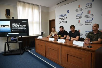 Навчатимуть керувати дронами: в Ужгороді представили проєкт "Дрони Закарпаття"