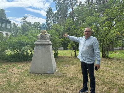 Погруддя пушкіна в Черкасах Погруддя пушкіна в Черкасах