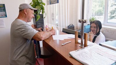 Податкову знижку може отримати будь-який громадянин України, який отримує заробітну плату офіційно Податкову знижку може отримати будь-який громадянин України, який отримує заробітну плату офіційно
