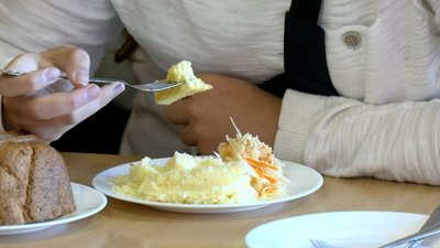 Безкоштовне харчування у школах Вінниці: скільки дітей охопила програма та чи подобається їм меню Безкоштовне харчування у школах Вінниці: скільки дітей охопила програма та чи подобається їм меню