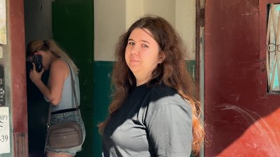 «Мене врятувало те, що пішла в туалет»: історії жителів Краматорська після удару авіабомбами «Мене врятувало те, що пішла в туалет»: історії жителів Краматорська після удару авіабомбами