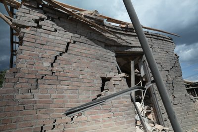 "Диво, що він лишився живий": наслідки обстрілу Білопілля керованими авіабомбами "Диво, що він лишився живий": наслідки обстрілу Білопілля керованими авіабомбами