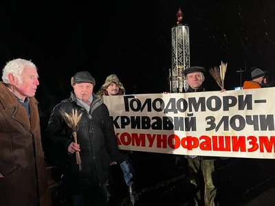 У Києві вшанували пам'ять жертв Голодоморів У Києві вшанували пам'ять жертв Голодоморів