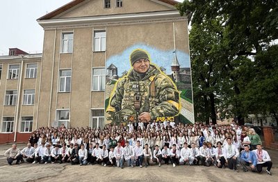 Дмитро Селезньов був лейтенантом, служив у 3 окремій штурмовій бригаді. Дмитро Селезньов був лейтенантом, служив у 3 окремій штурмовій бригаді.
