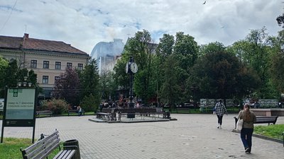 Горить бар, дим, пожежа в центрі Тернополя Горить бар, дим, пожежа в центрі Тернополя