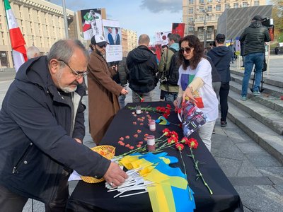 "Кров українців на ваших руках". У Києві іранська діаспора протестує проти участі Ірану в російсько-українській війні "Кров українців на ваших руках". У Києві іранська діаспора протестує проти участі Ірану в російсько-українській війні