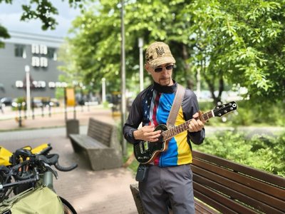 Американець на велосипеді їде з Варшави до Києва: у Житомирі зупинився мандрівник Калеб Берг Американець на велосипеді їде з Варшави до Києва: у Житомирі зупинився мандрівник Калеб Берг
