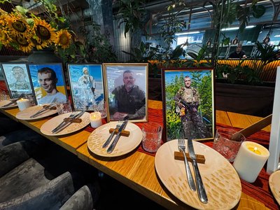 Стіл пам'яті: як родини згадують загиблих військових у Черкасах Стіл пам'яті: як родини згадують загиблих військових у Черкасах