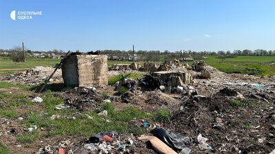 "У мене 12 могил. Привчаю онуків допомагати і не нести пластикові квіти" — як родина з Одещини готується до проводів "У мене 12 могил. Привчаю онуків допомагати і не нести пластикові квіти" — як родина з Одещини готується до проводів