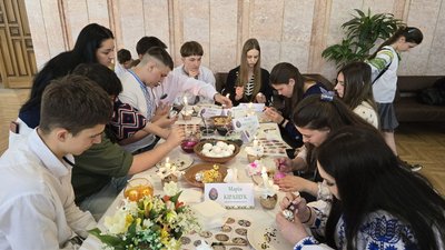 Громади Вінниці презентували великодні кошики, які передали захисникам Громади Вінниці презентували великодні кошики, які передали захисникам