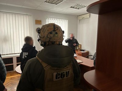 Взяв 40 тисяч гривень: на Житомирщині повідомили про підозру заступнику керівника райуправління поліції Взяв 40 тисяч гривень: на Житомирщині повідомили про підозру заступнику керівника райуправління поліції