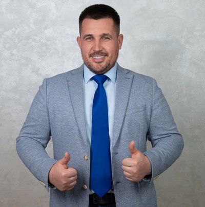 Нардеп з Черкащини з трибуни облаяв місцевого філантропа та вимагав показати реформу мобілізації Нардеп з Черкащини з трибуни облаяв місцевого філантропа та вимагав показати реформу мобілізації