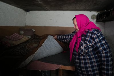 Раїса Клюєва показує, як її родина облаштувала укриття Раїса Клюєва показує, як її родина облаштувала укриття