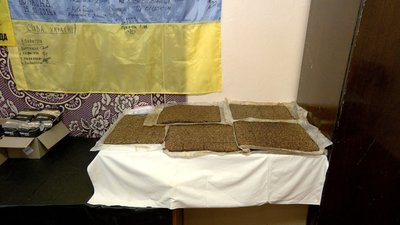 На Вінниччині працівники ліцею виготовляють енергетичні батончики для ЗСУ На Вінниччині працівники ліцею виготовляють енергетичні батончики для ЗСУ