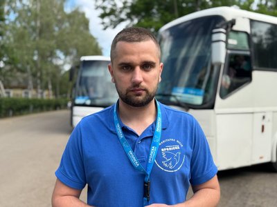 "Як дітей відпускаємо, як ластівок". З психоневрологічного інтернату на Дніпропетровщині евакуювали майже 200 підопічних