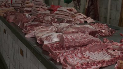 Що кажуть продавці та покупці про ціни на свіже м’ясо та сало на ринку у Рівному Що кажуть продавці та покупці про ціни на свіже м’ясо та сало на ринку у Рівному