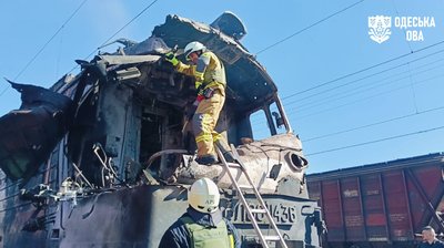 «Нас евакуювали у поле»: що розповіли пасажири потяга Дніпро-Одеса, в який влучив російський дрон вранці 13 серпня «Нас евакуювали у поле»: що розповіли пасажири потяга Дніпро-Одеса, в який влучив російський дрон вранці 13 серпня