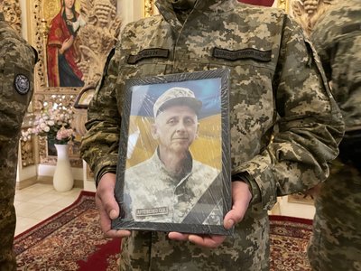У Полтаві прощаються з військовим Олегом Артеменком У Полтаві прощаються з військовим Олегом Артеменком